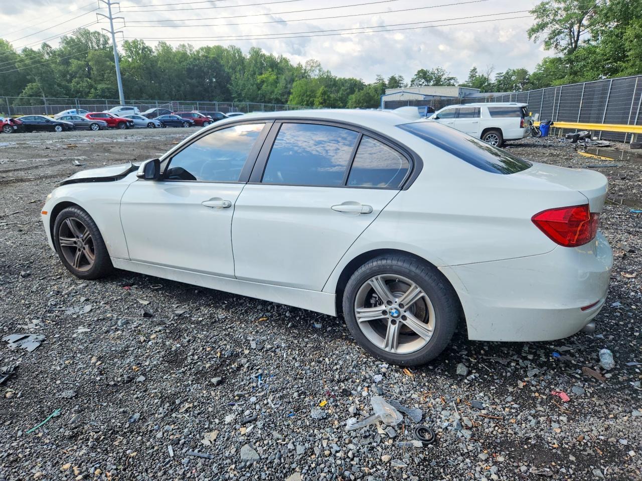 2014 BMW 320 I - zdjęcie 2