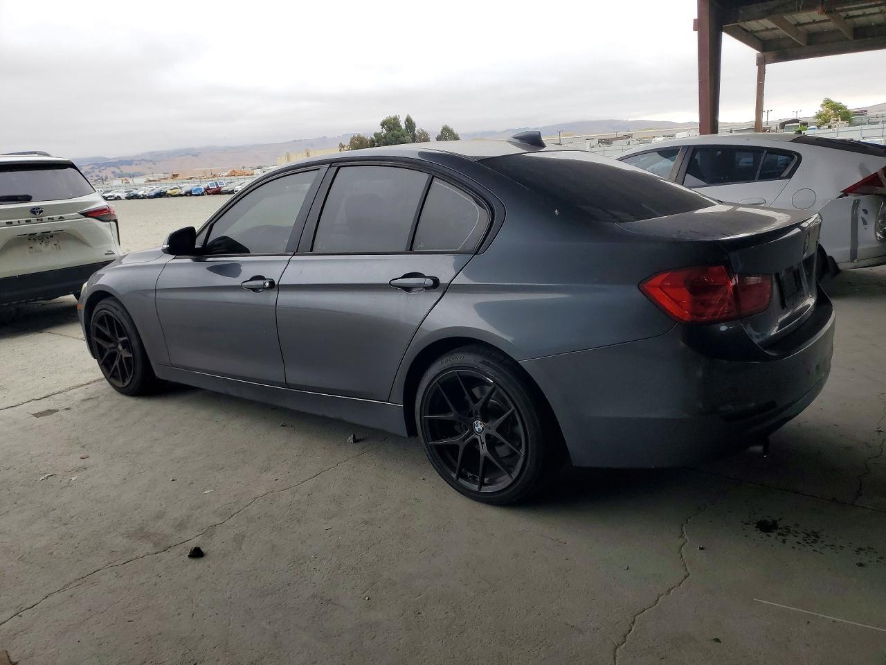 2014 BMW 320 I - zdjęcie 2