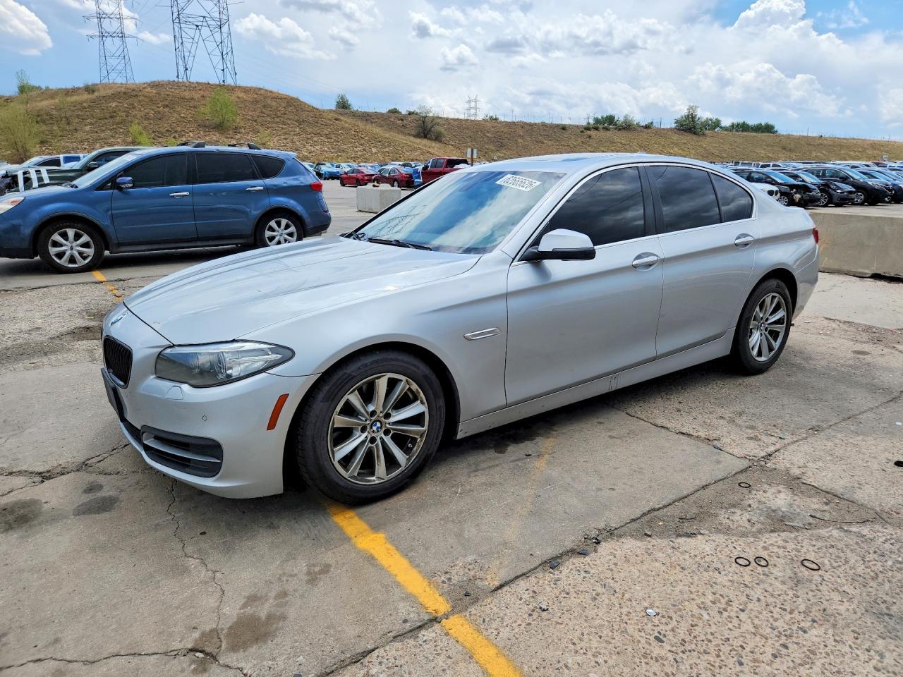 2014 BMW Seria 5 528i - zdjęcie główne