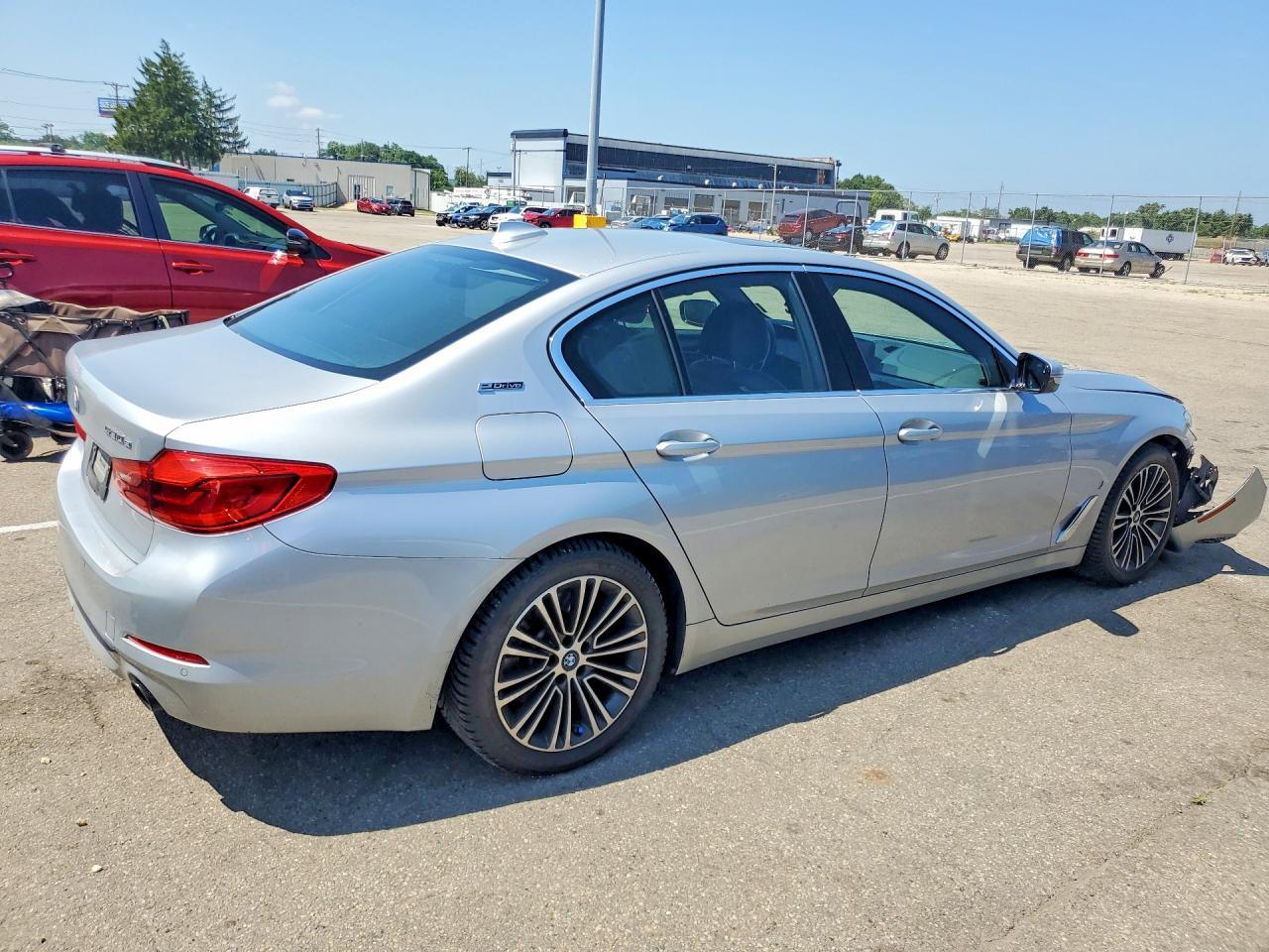 2019 BMW 530Xe - zdjęcie 3