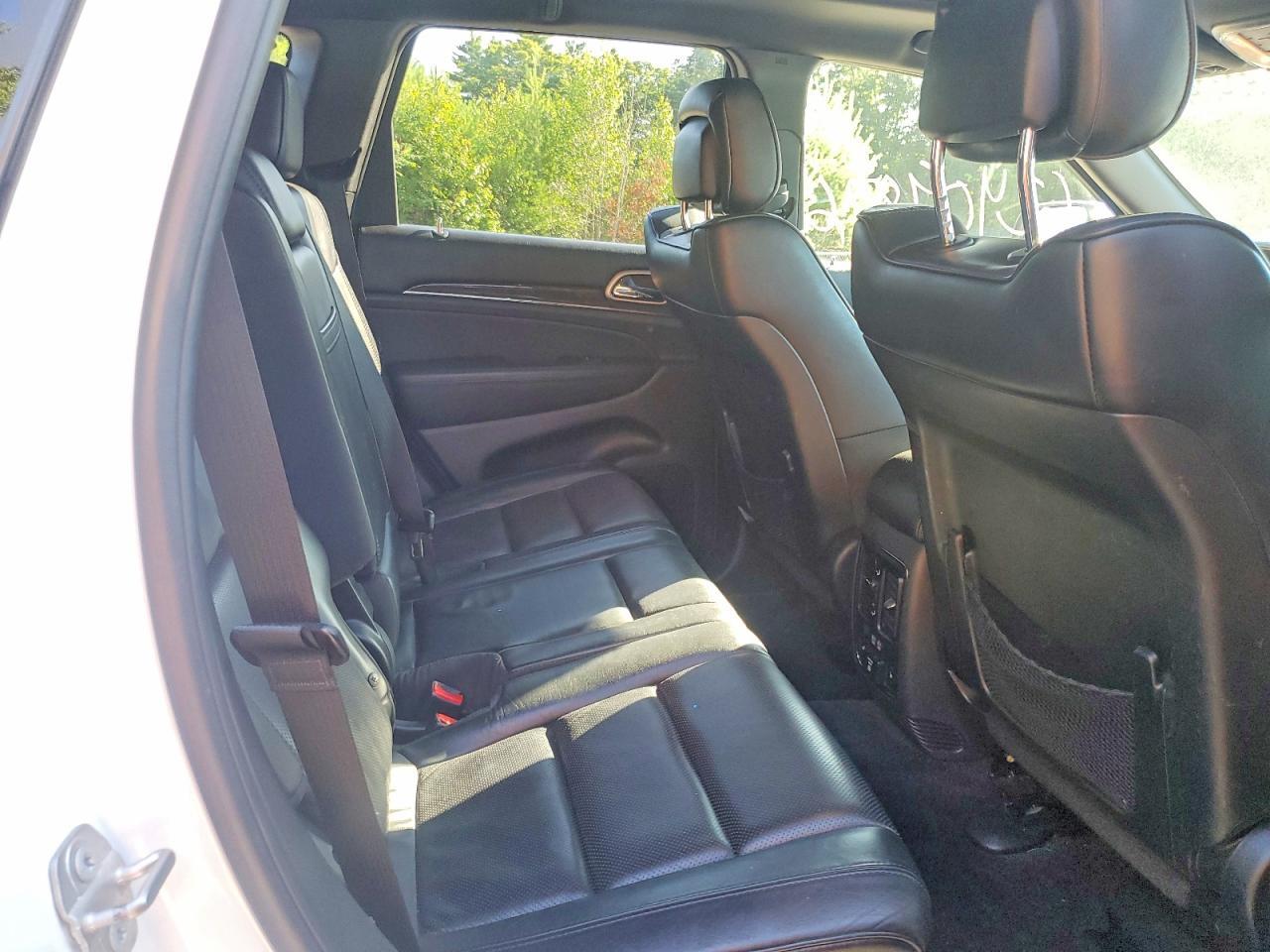 2018 Jeep Grand Cherokee Overland - zdjęcie 11