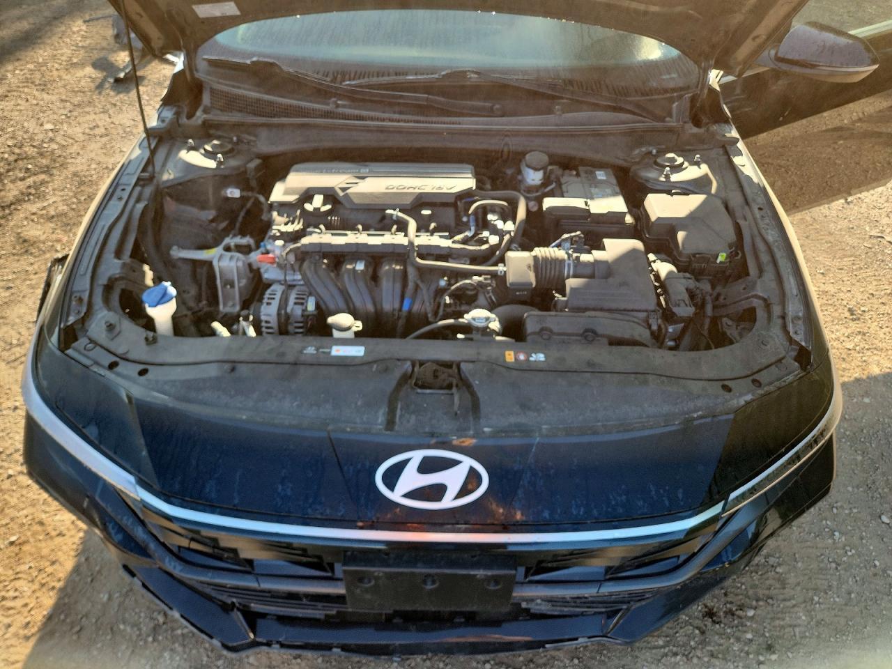 2024 Hyundai Elantra Luxury - zdjęcie 11