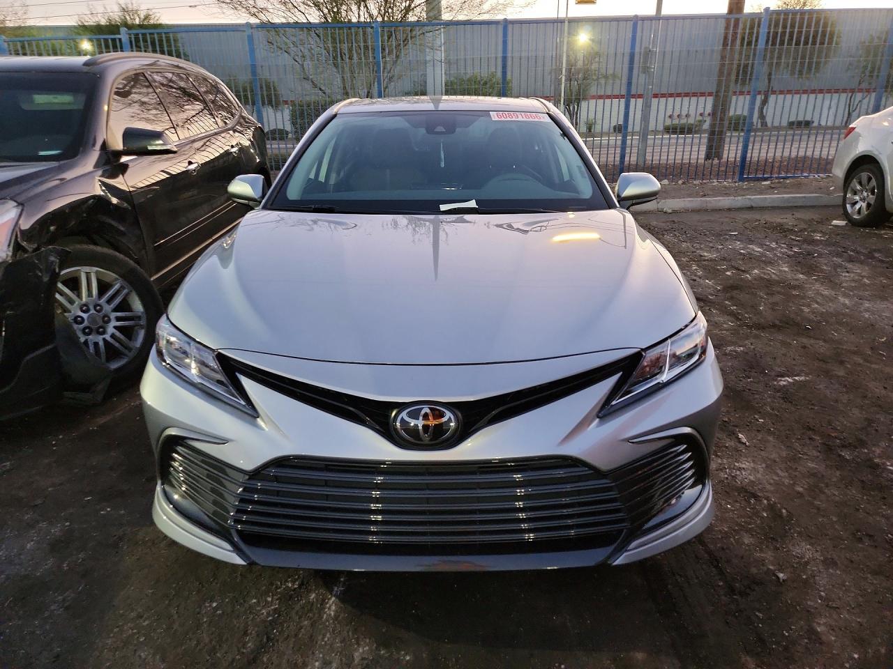 2024 Toyota Camry Le - zdjęcie 5
