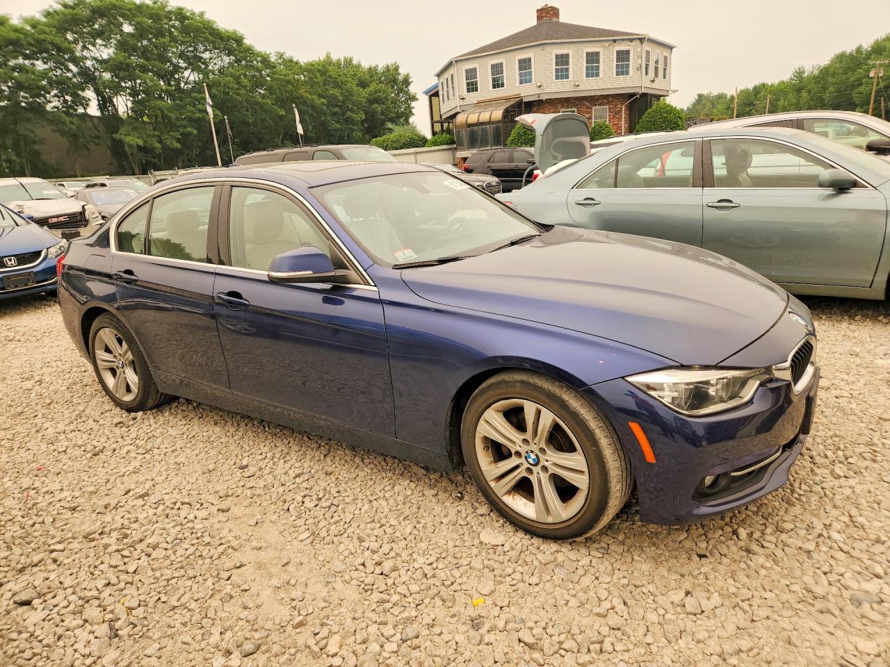 2017 BMW Seria 3 330i - zdjęcie 4