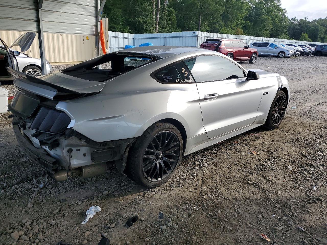 2015 Ford Mustang - zdjęcie 3