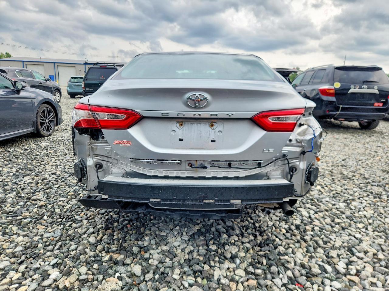 2018 Toyota Camry Le - zdjęcie 6