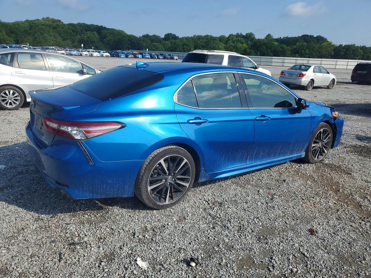 2019 Toyota Camry Xse - zdjęcie 3