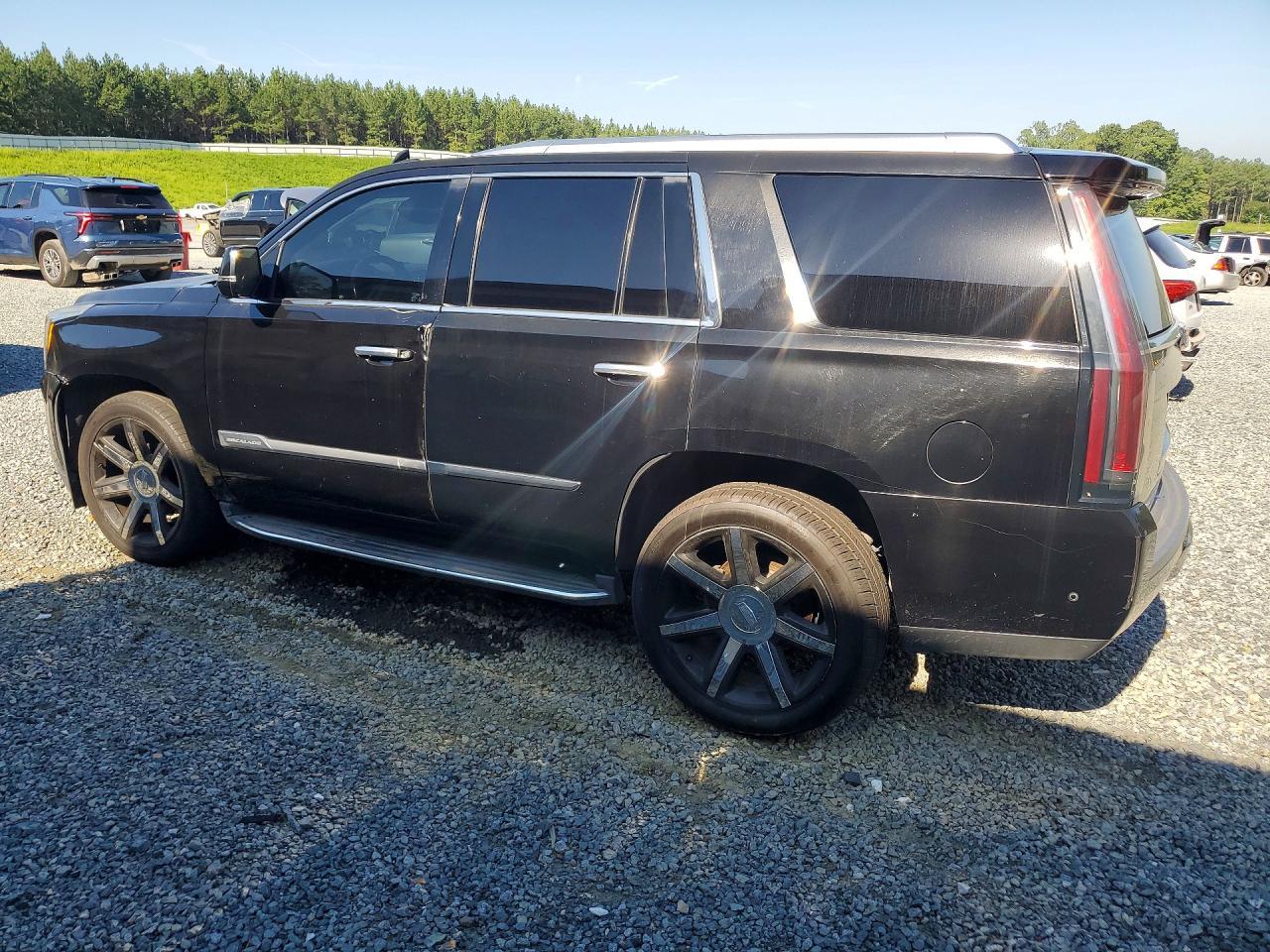 2017 Cadillac Escalade Luxury - zdjęcie 2