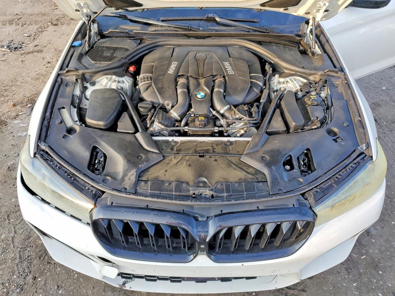 2018 BMW Seria 5 M550i - zdjęcie 11