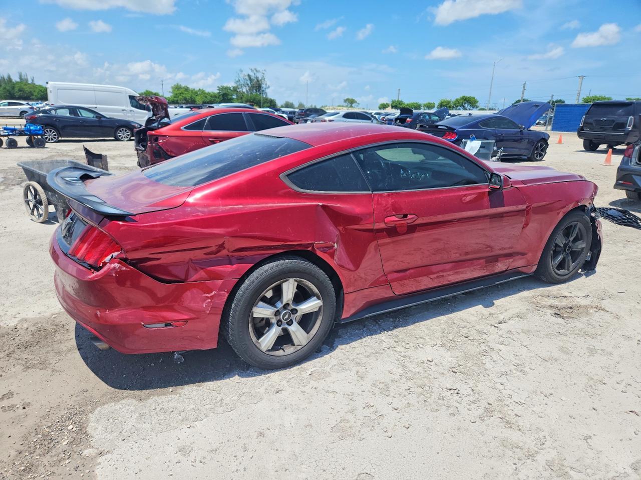 Ford Mustang Coupe - zdjęcie 3
