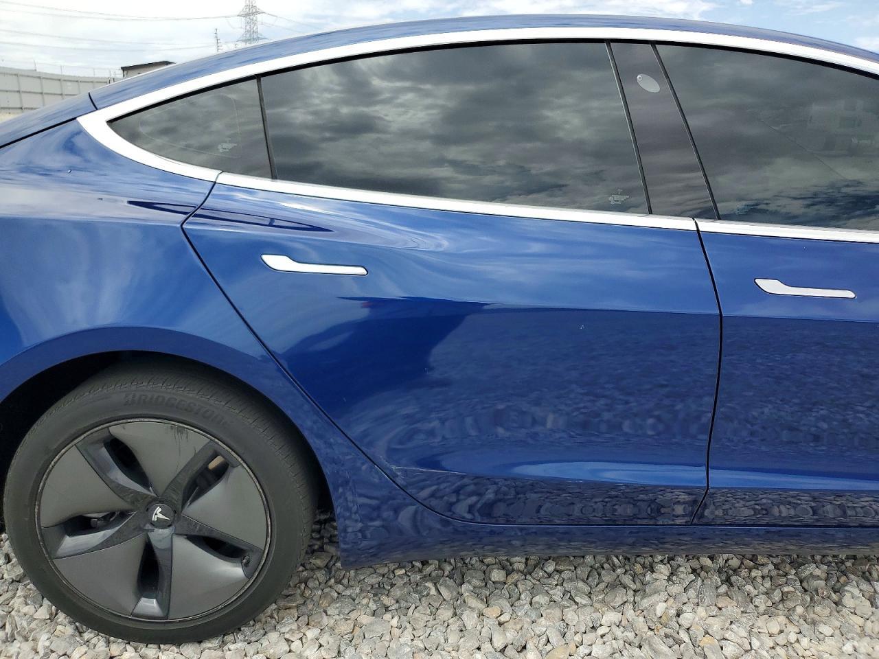 2018 Tesla Model 3 - zdjęcie 10