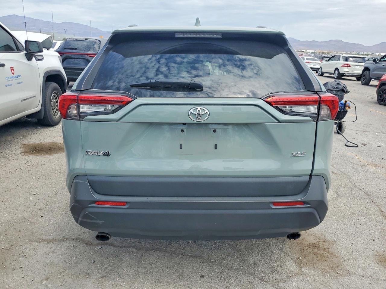 2022 Toyota Rav4 Xle - zdjęcie 11