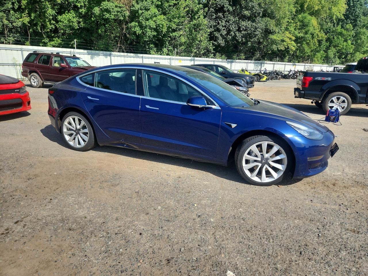 2019 Tesla Model 3 - zdjęcie 4