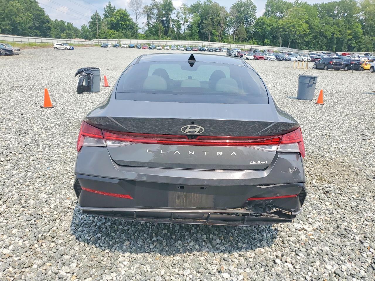 2025 Hyundai Elantra Limited - zdjęcie 6