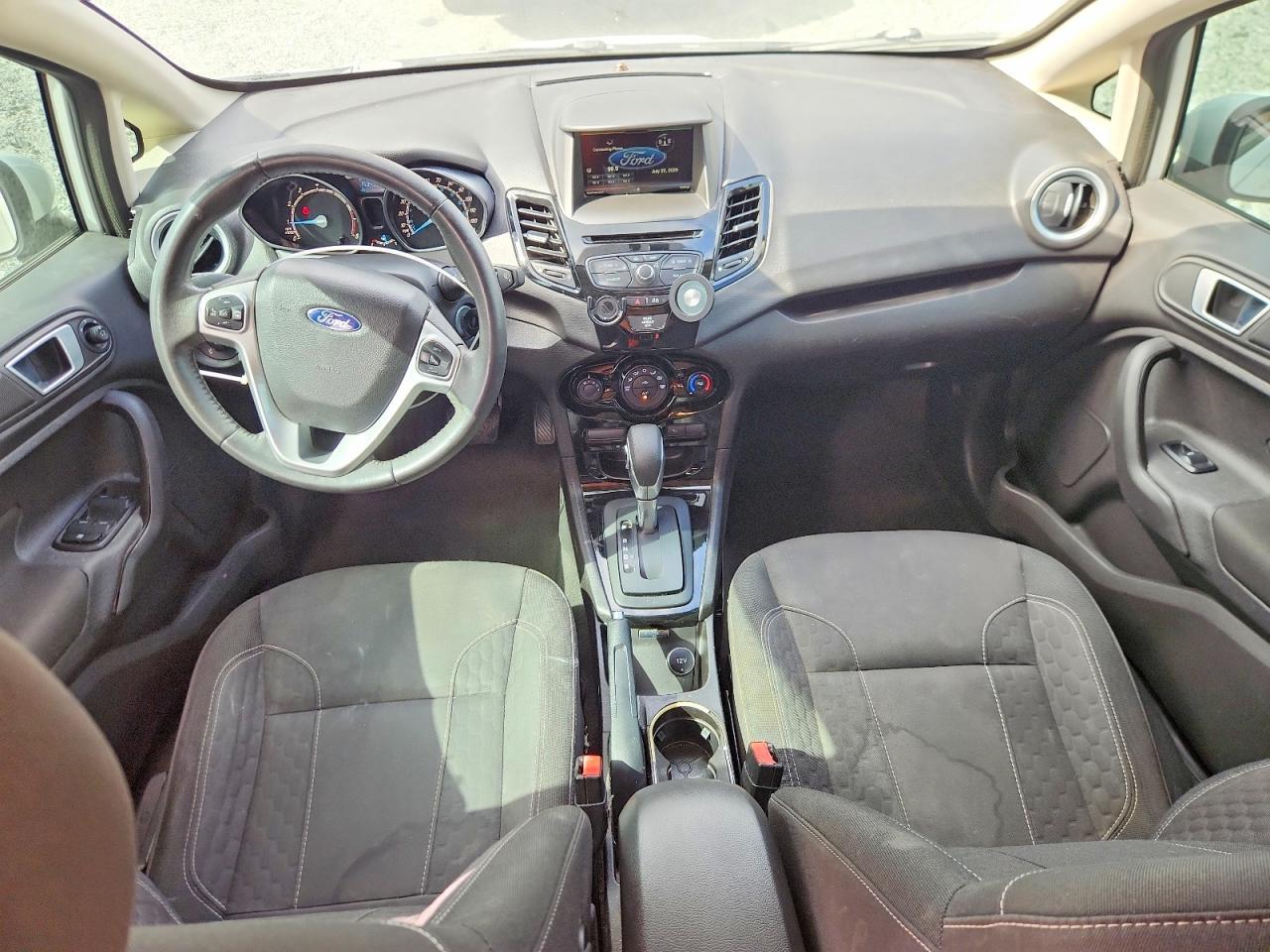 2015 Ford Fiesta Se - zdjęcie 8