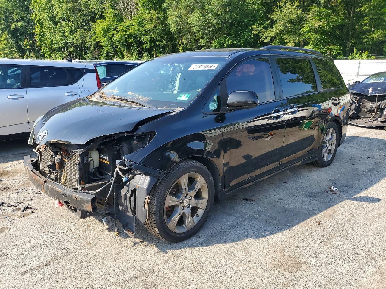 2014 Toyota Sienna Sport - zdjęcie główne