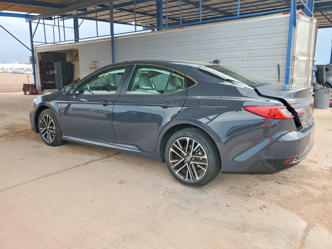 2026 Toyota Camry Xle - zdjęcie 2