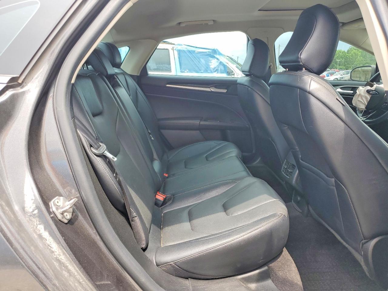 2020 Ford Fusion Titanium - zdjęcie 10