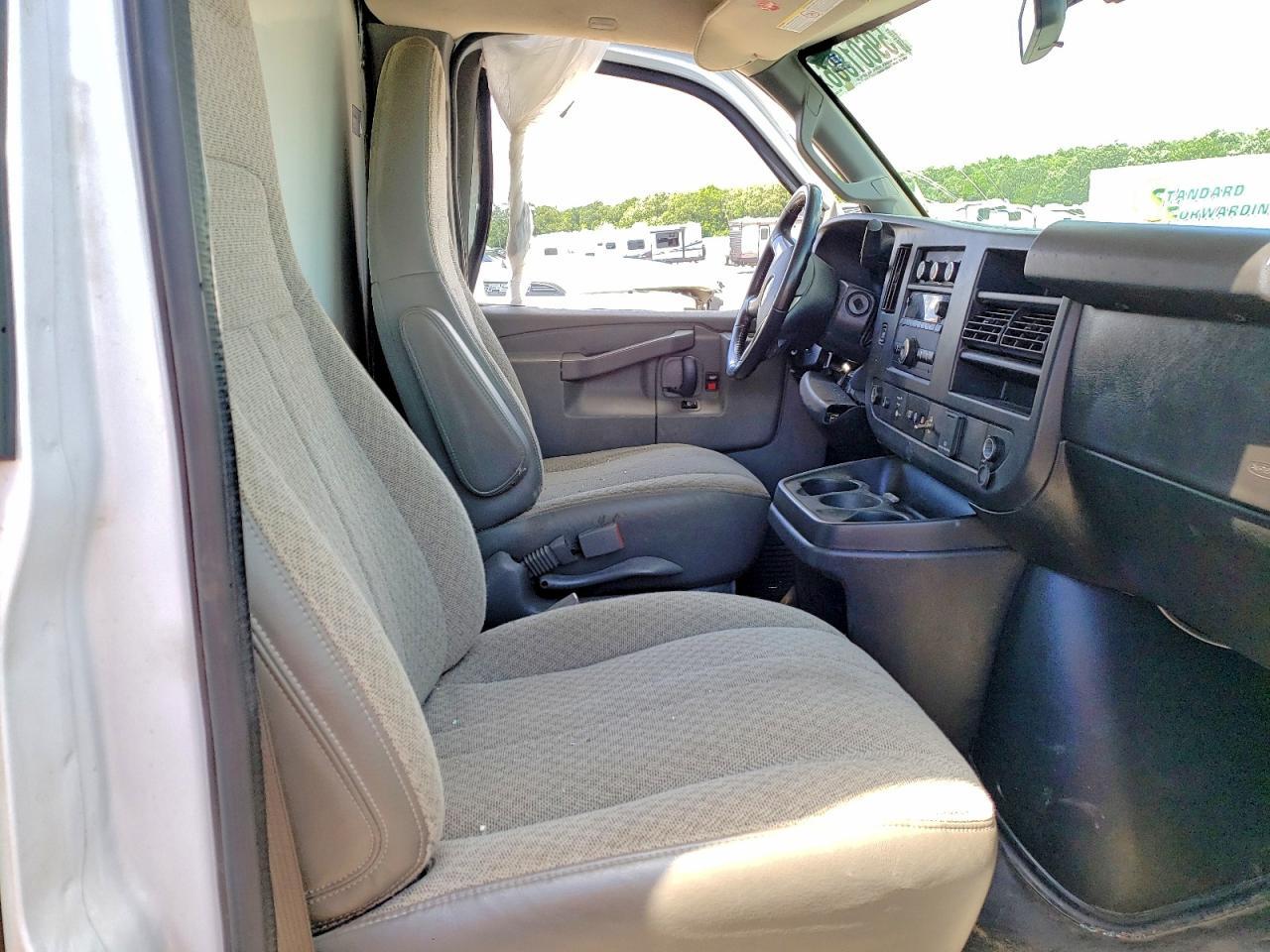 2019 Chevrolet Express - zdjęcie 8
