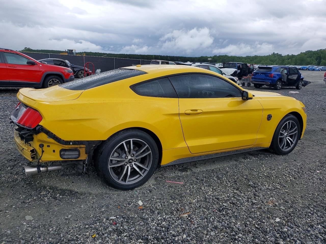 2017 Ford Mustang - zdjęcie 3