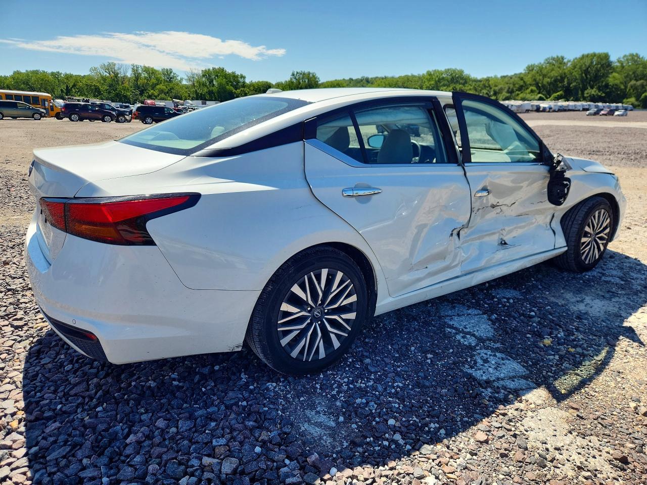 2025 Nissan Altima Sv - zdjęcie 3