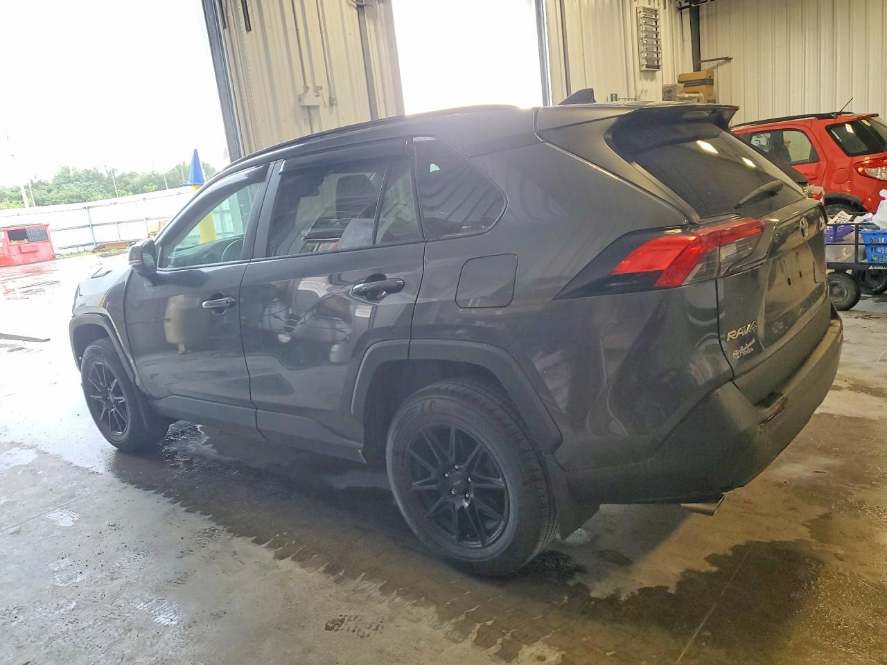 2020 Toyota Rav4 Le - zdjęcie 2