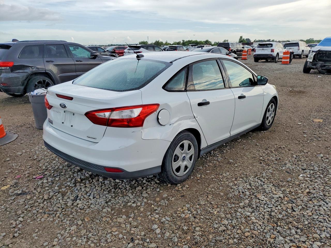 2014 Ford Focus S - zdjęcie 3