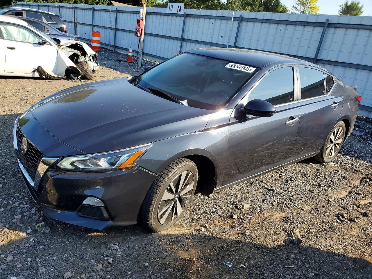 2021 Nissan Altima Sv - zdjęcie główne