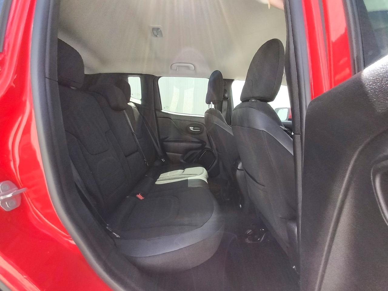 2017 Jeep Renegade Latitude - zdjęcie 11
