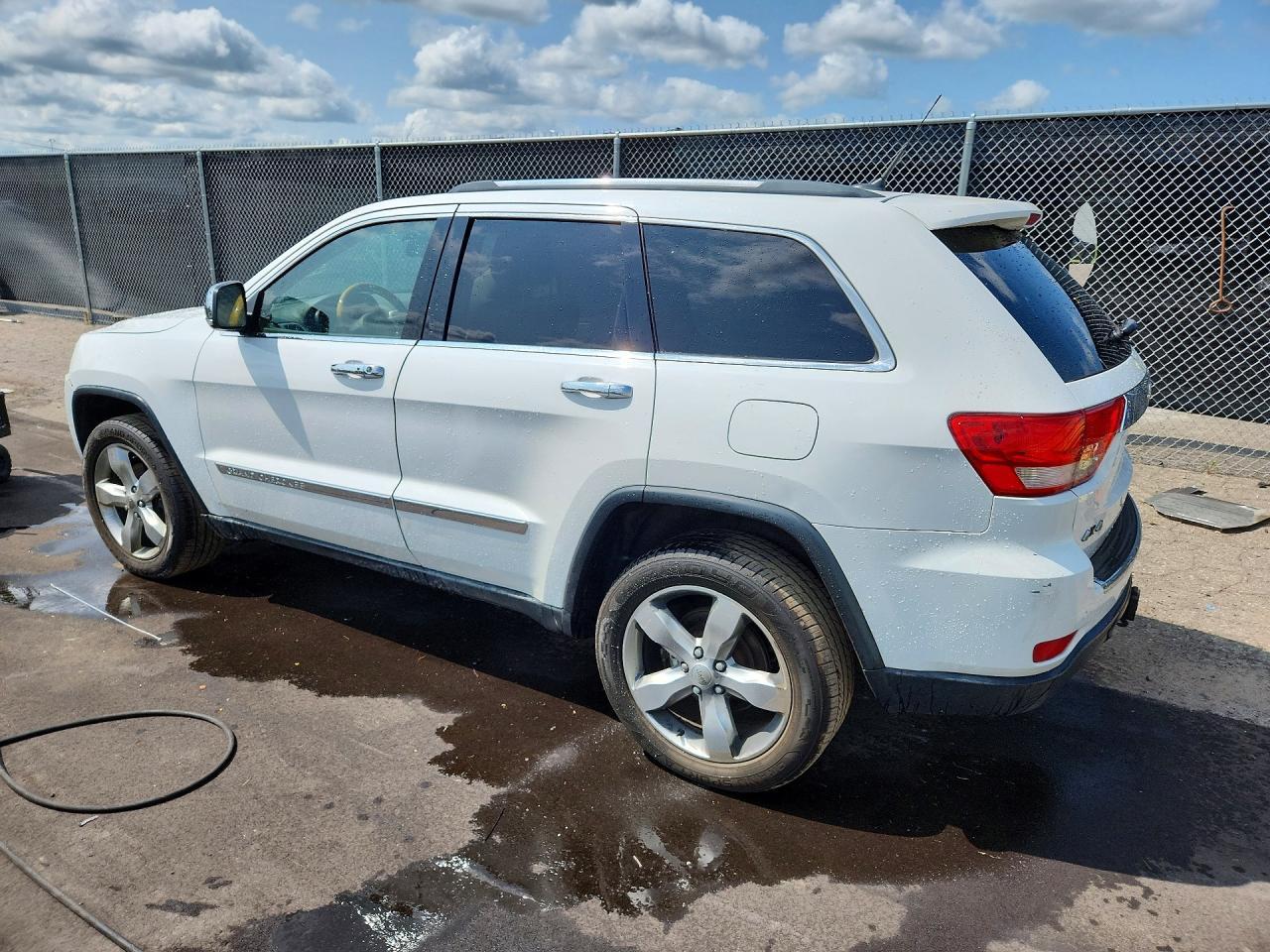 2013 Jeep Grand Cherokee Overland - zdjęcie 2