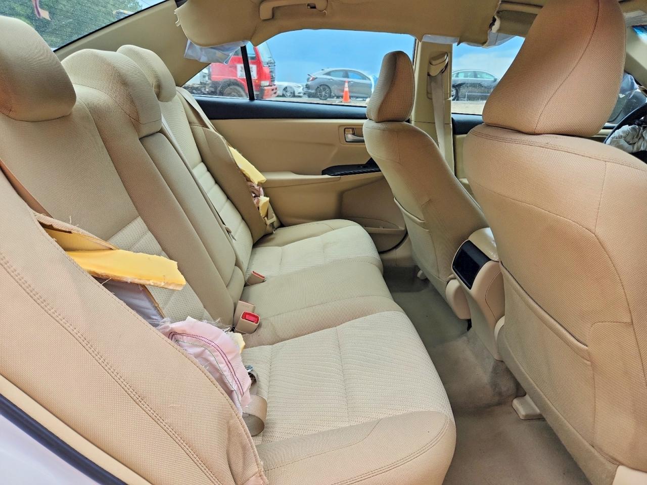 2017 Toyota Camry Le - zdjęcie 19