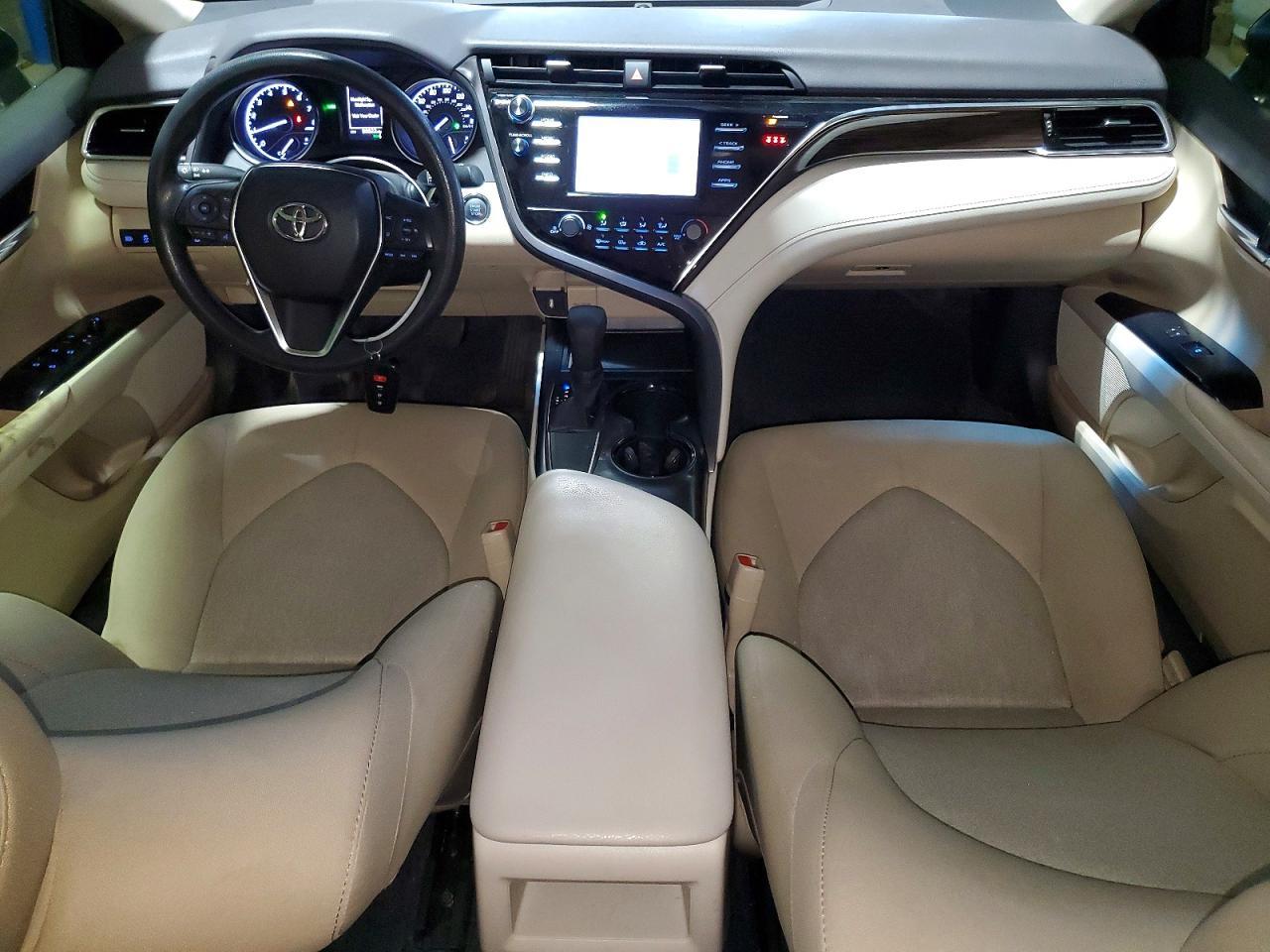2018 Toyota Camry Le - zdjęcie 8