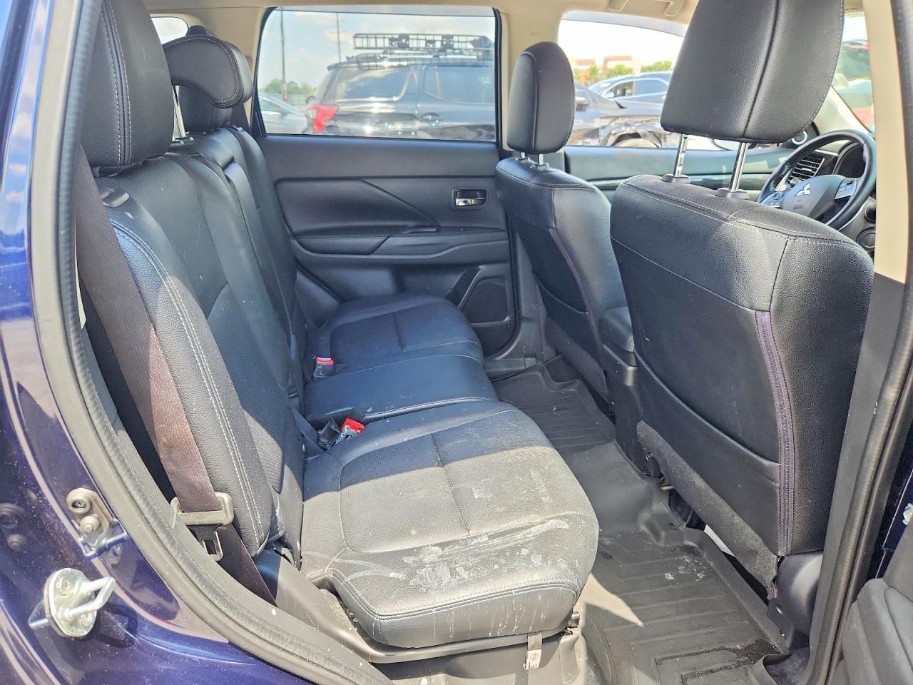 2016 Mitsubishi Outlander Se - zdjęcie 11