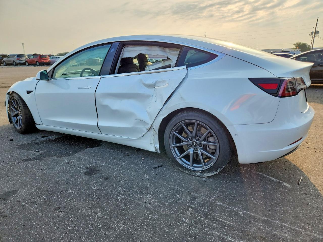 2020 Tesla Model 3 - zdjęcie 2