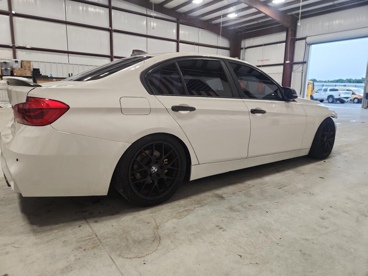 2017 BMW 330 I - zdjęcie 3