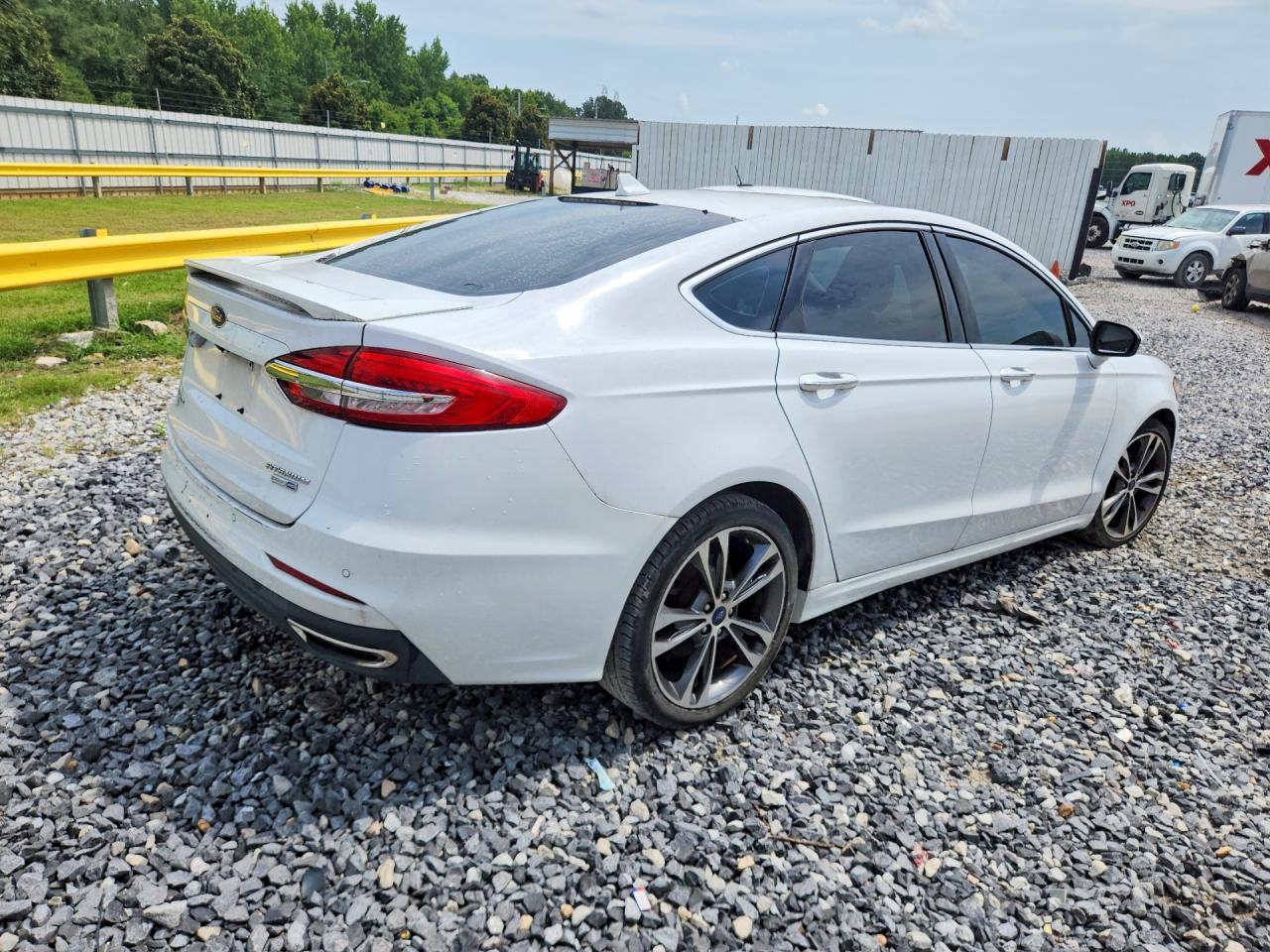 2020 Ford Fusion Titanium - zdjęcie 3