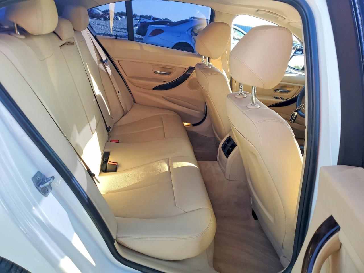 2015 BMW 320 I - zdjęcie 10