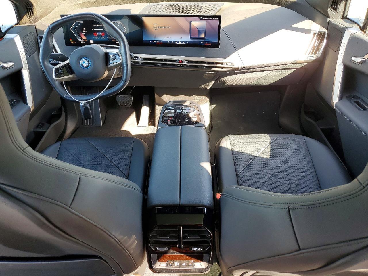 2025 BMW Ix xDrive50 - zdjęcie 8