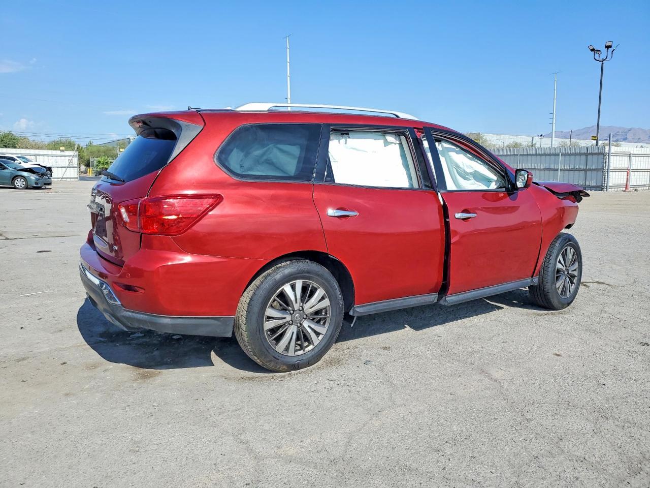 2017 Nissan Pathfinder Sv - zdjęcie 3