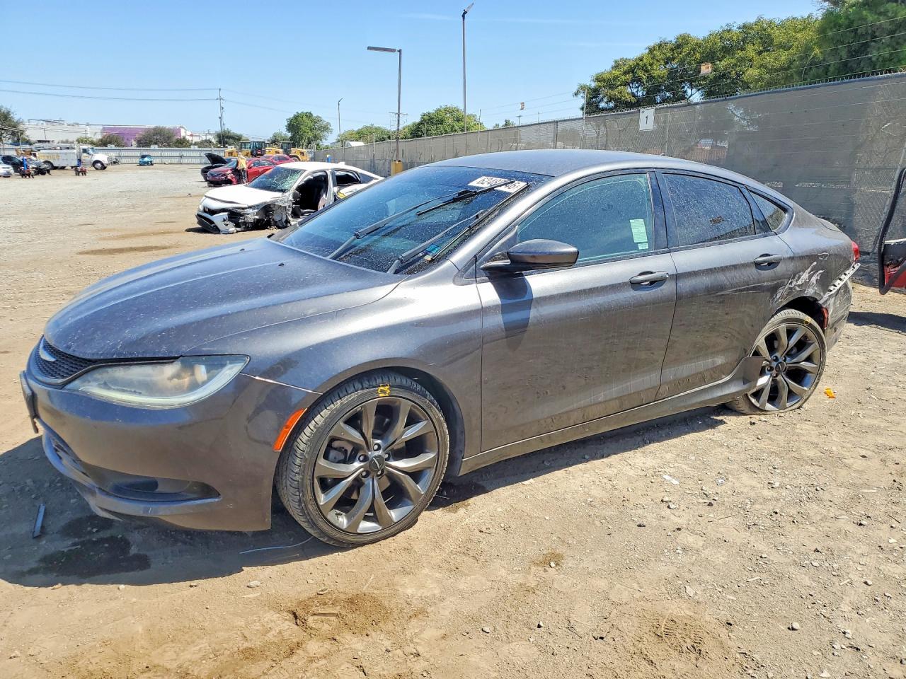 2016 Chrysler 200 S - zdjęcie główne