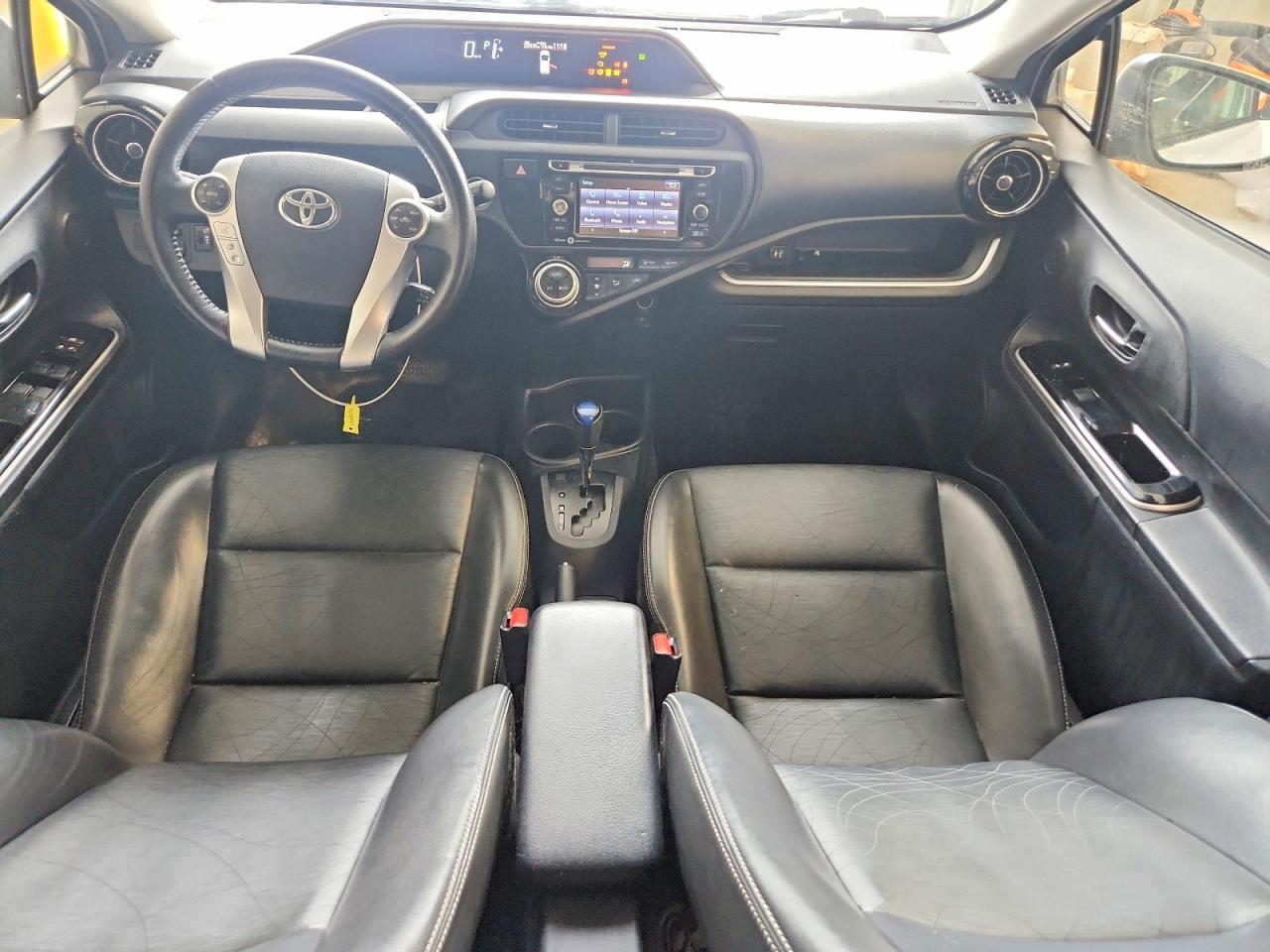 2015 Toyota Prius C One - zdjęcie 8