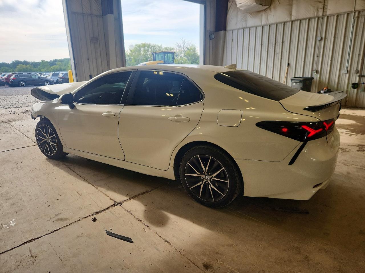 2021 Toyota Camry Se - zdjęcie 2