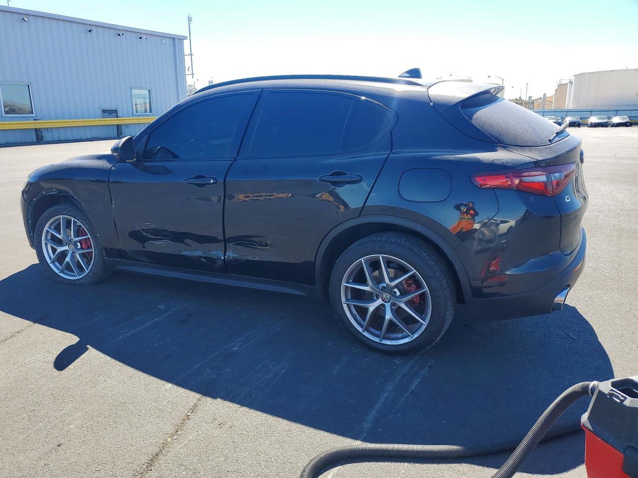 2018 Alfa Romeo Stelvio Ti Sport - zdjęcie 2