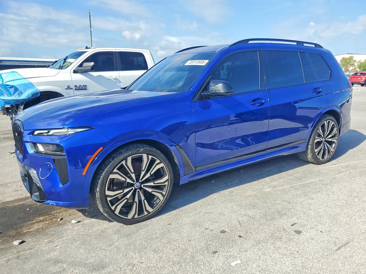 2024 BMW X7 M60I - zdjęcie główne