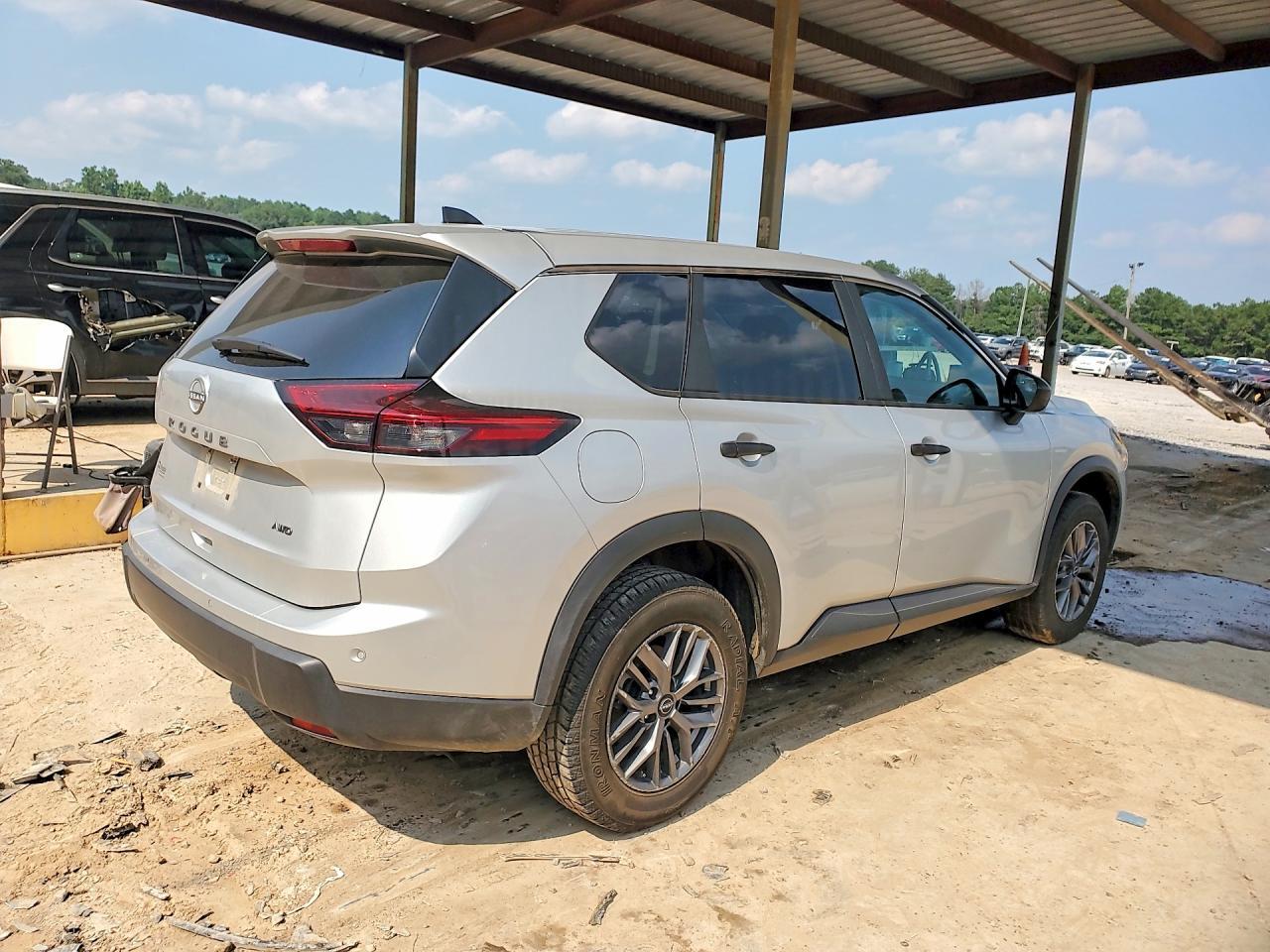 2024 Nissan Rogue S - zdjęcie 3