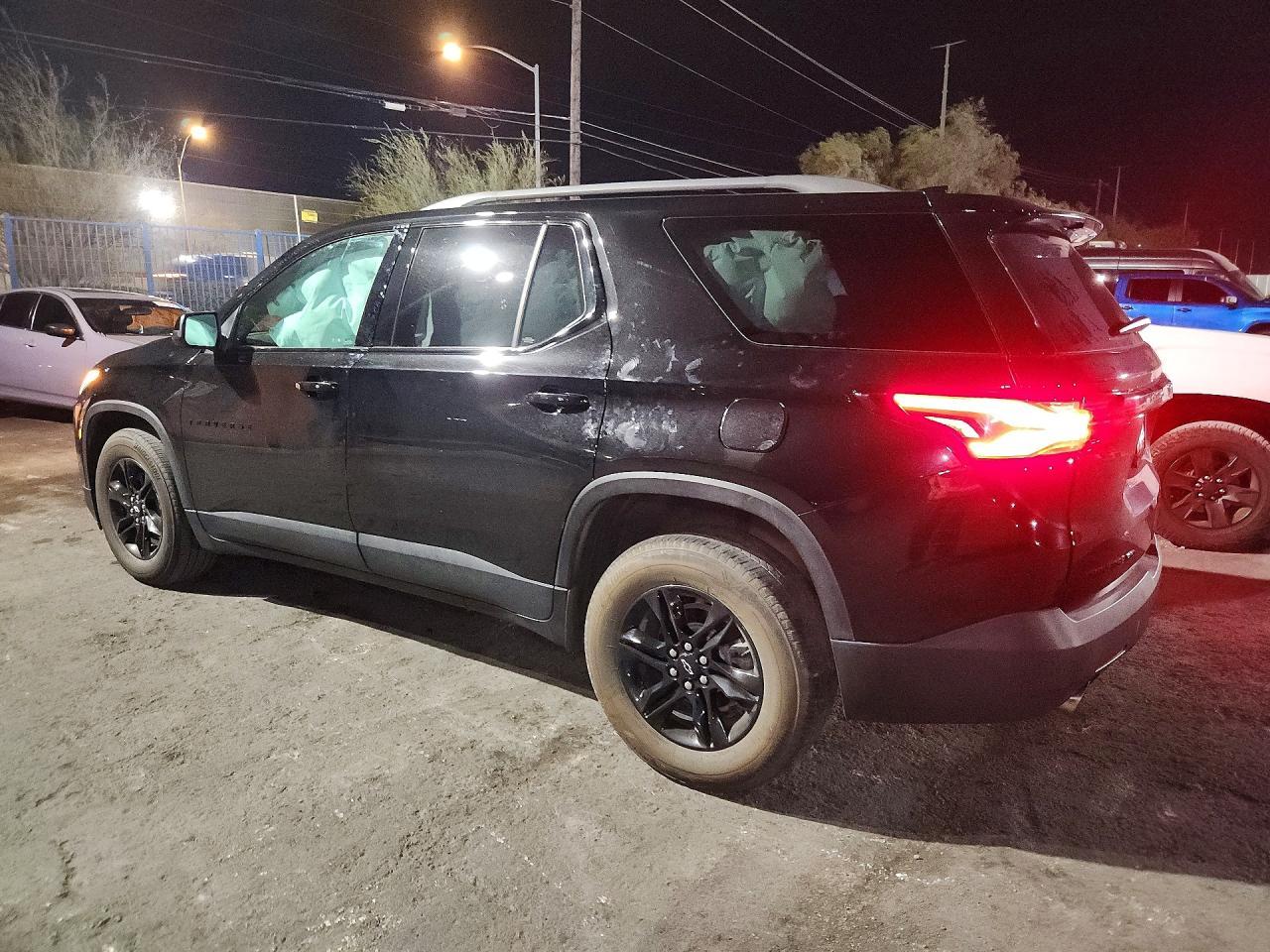 2022 Chevrolet Traverse Ls - zdjęcie 2