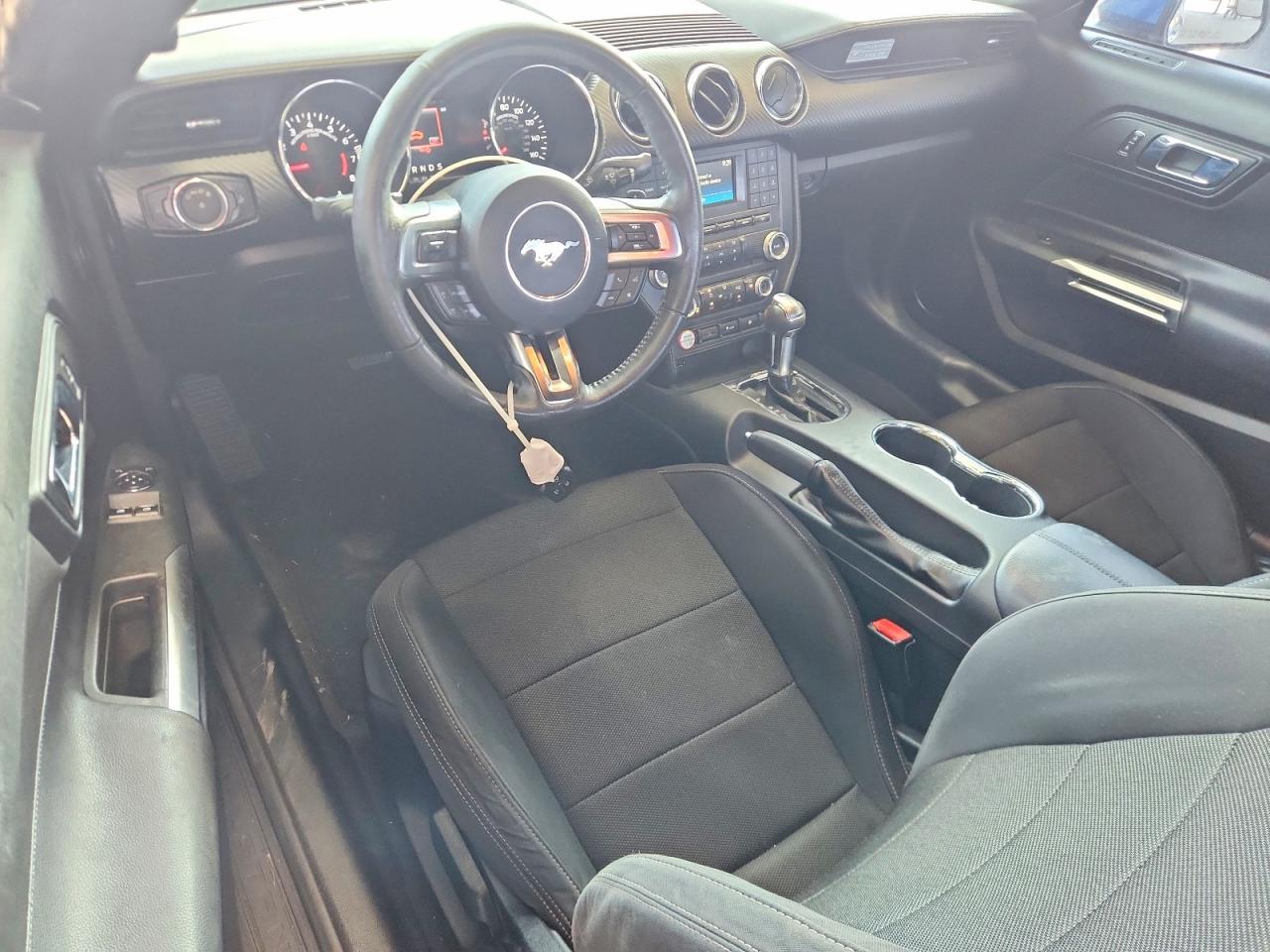 2017 Ford Mustang - zdjęcie 8