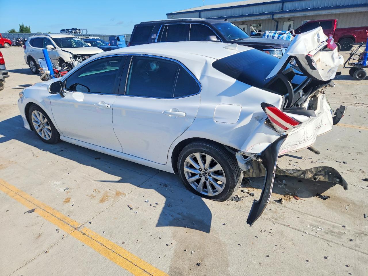 2019 Toyota Camry Le - zdjęcie 2