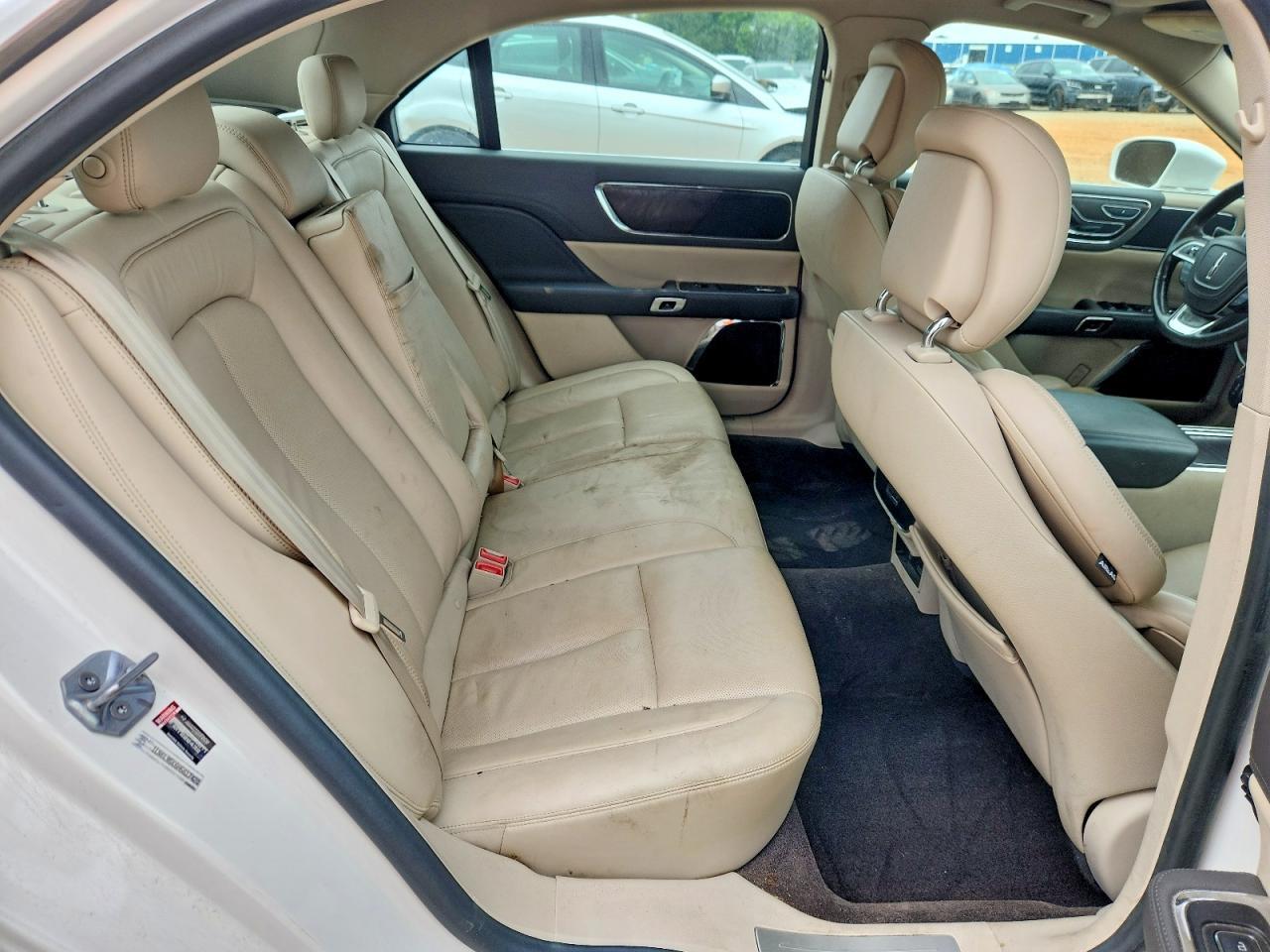 2017 Lincoln Continental Select - zdjęcie 10