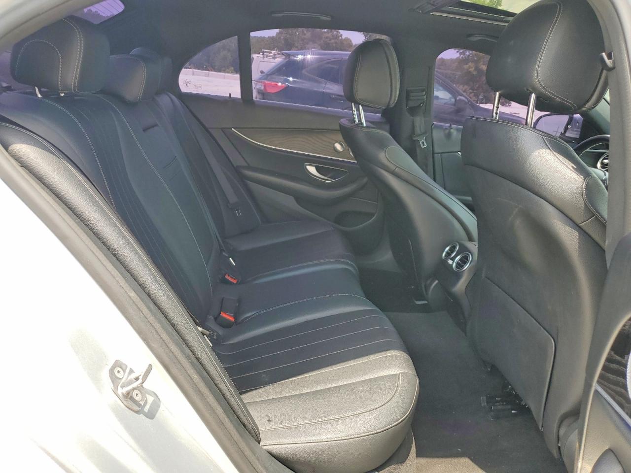 2017 Mercedes-Benz E 300 - zdjęcie 10